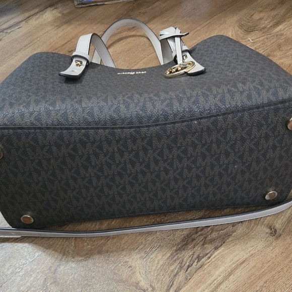 Michael Kors Medium Tote - Picture 8 of 16